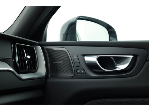 Volvo XC60 T8 Plug-in hybrid Ultra Black Edition | Facelift | Pano | HUD | Harman Kardon | Memory Seats | Pilot Assist | 360cam