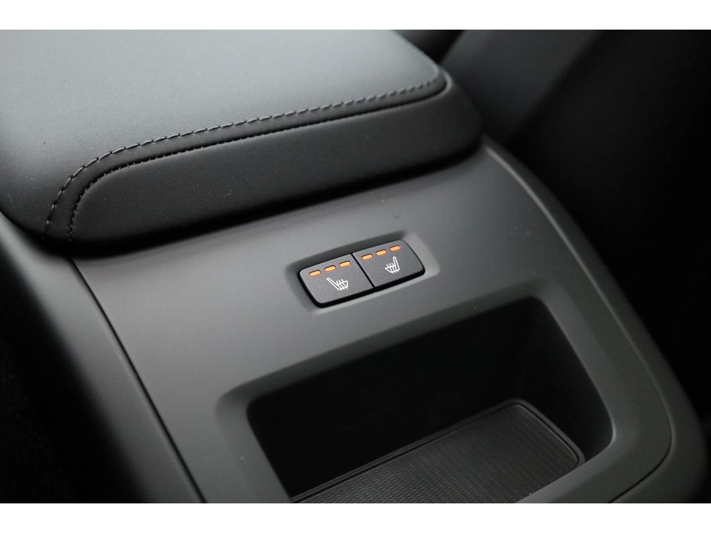 Volvo XC60 T8 Plug-in hybrid Ultra Black Edition | Facelift | Pano | HUD | Harman Kardon | Memory Seats | Pilot Assist | 360cam