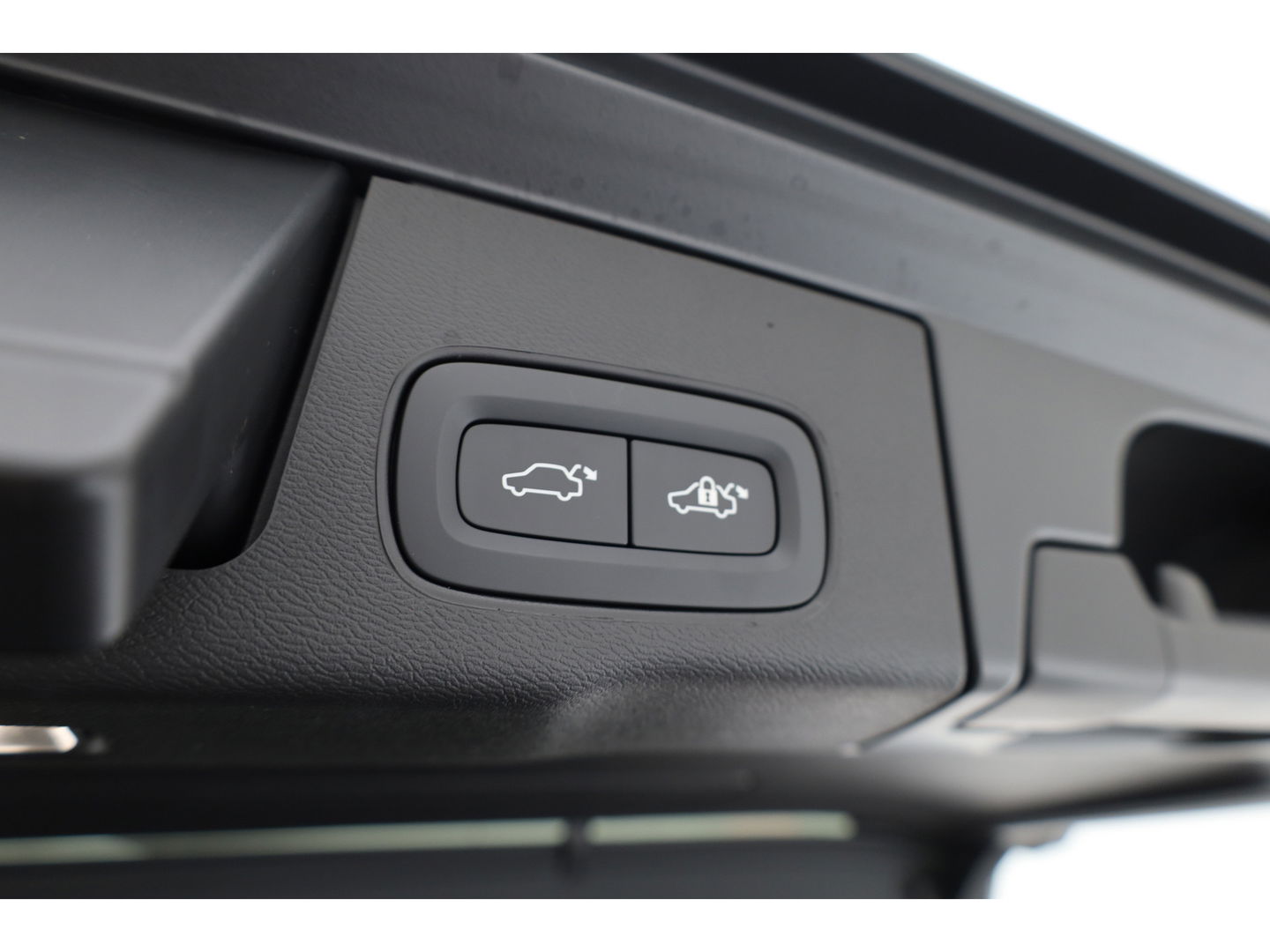 Volvo XC60 T8 Plug-in hybrid Ultra Black Edition | Facelift | Pano | HUD | Harman Kardon | Memory Seats | Pilot Assist | 360cam