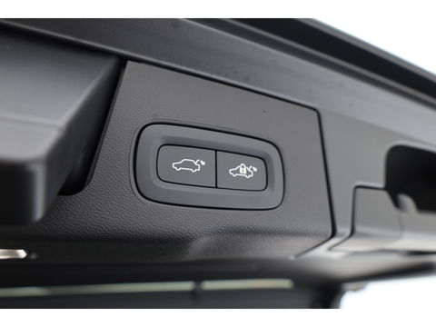 Volvo XC60 T8 Plug-in hybrid Ultra Black Edition | Facelift | Pano | HUD | Harman Kardon | Memory Seats | Pilot Assist | 360cam