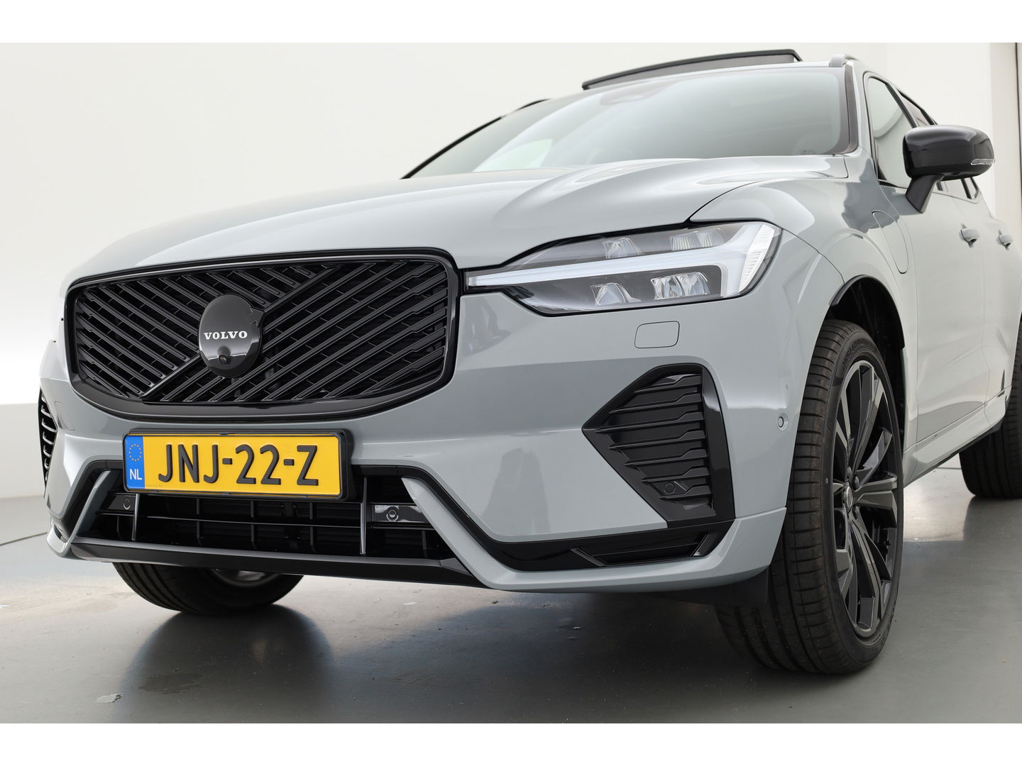 Volvo XC60 T8 Plug-in hybrid Ultra Black Edition | Facelift | Pano | HUD | Harman Kardon | Memory Seats | Pilot Assist | 360cam