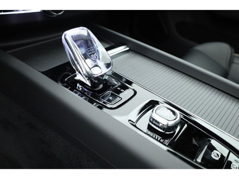 Volvo XC60 T8 Plug-in hybrid Ultra Black Edition | Facelift | Pano | HUD | Harman Kardon | Memory Seats | Pilot Assist | 360cam