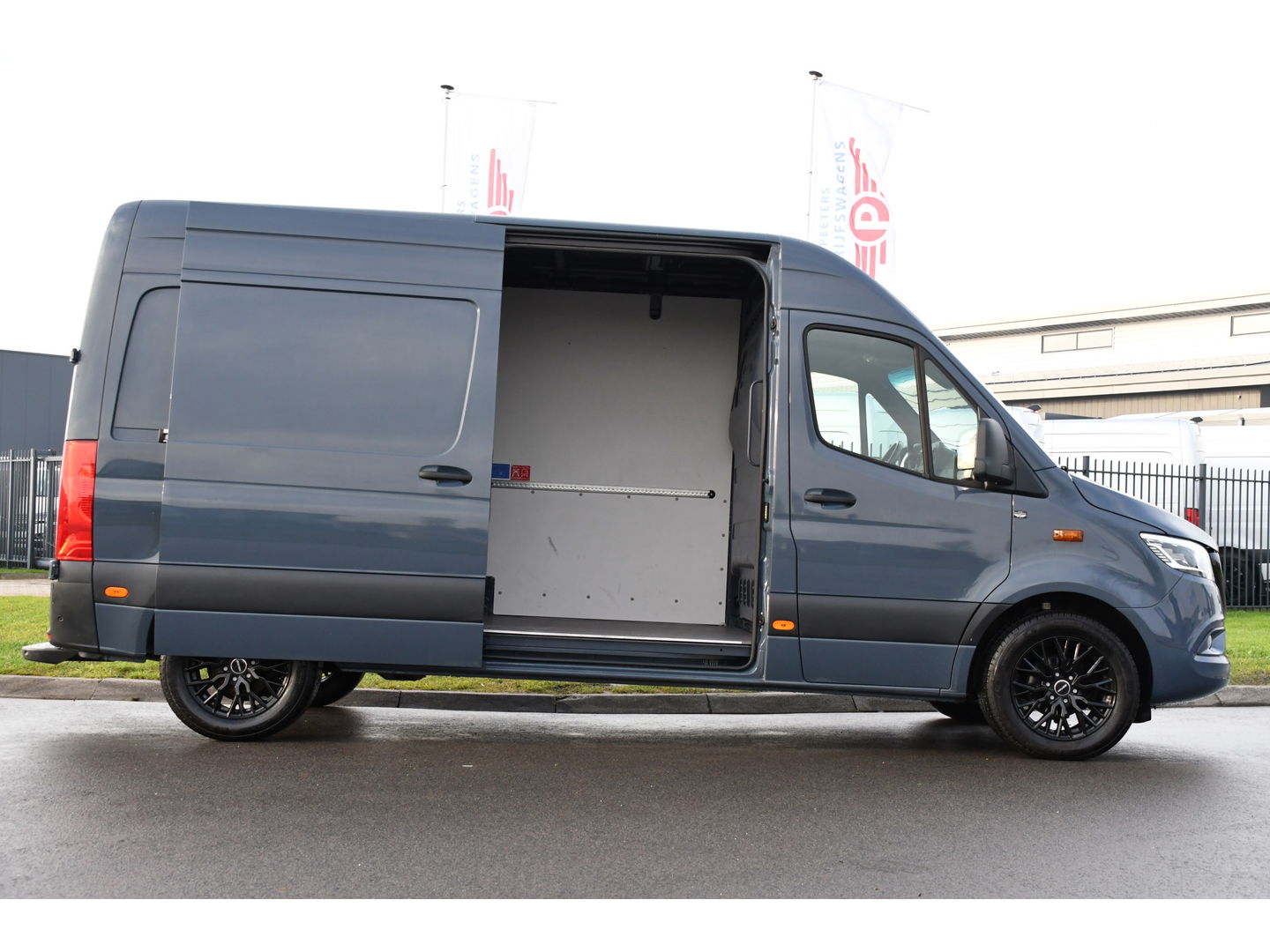 Mercedes-Benz Sprinter 315 1.9 CDI L2H2 FWD AMG Edition Adaptieve Cruise, 360 Camera, LED, Carplay, NAVI, Sensoren, Automaat, 150pk, Uniek! VERKOCHT...!