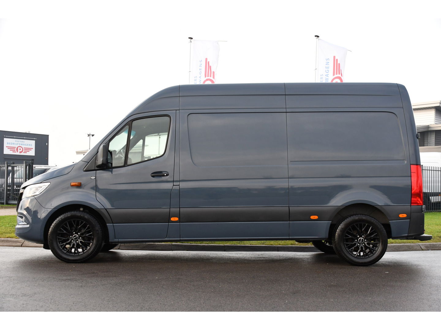 Mercedes-Benz Sprinter 315 1.9 CDI L2H2 FWD AMG Edition Adaptieve Cruise, 360 Camera, LED, Carplay, NAVI, Sensoren, Automaat, 150pk, Uniek! VERKOCHT...!