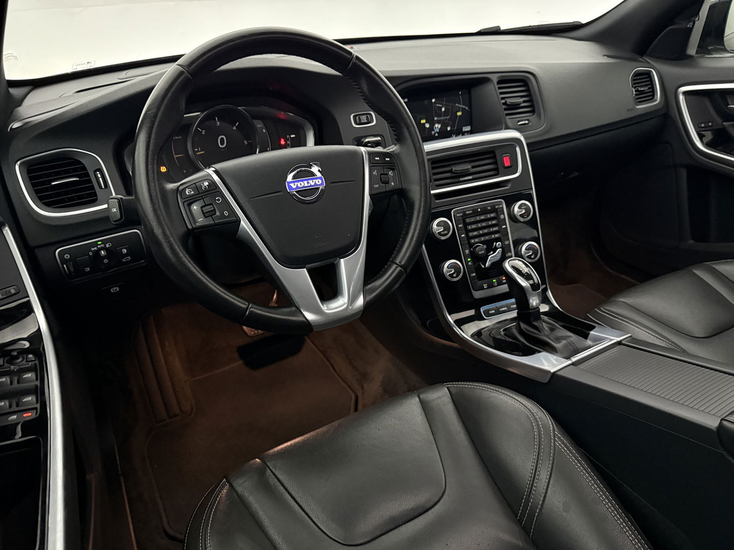 Volvo V60 2.4 D6 Twin Engine R-Design | 221PK | Pano | Memory | Clima | Adap.Cruise | Camera | Navi | Trekh. | Stoelverw.