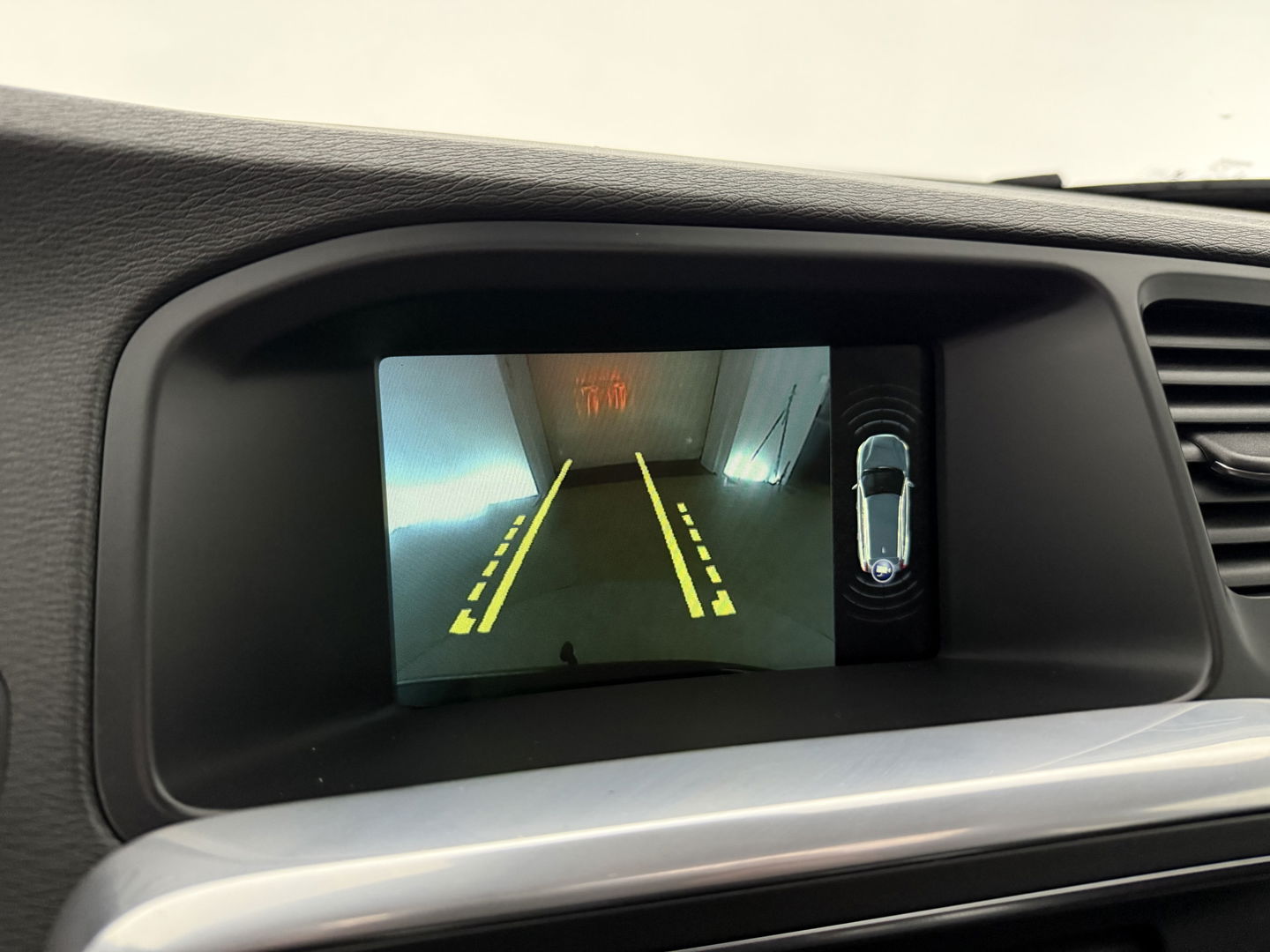 Volvo V60 2.4 D6 Twin Engine R-Design | 221PK | Pano | Memory | Clima | Adap.Cruise | Camera | Navi | Trekh. | Stoelverw.