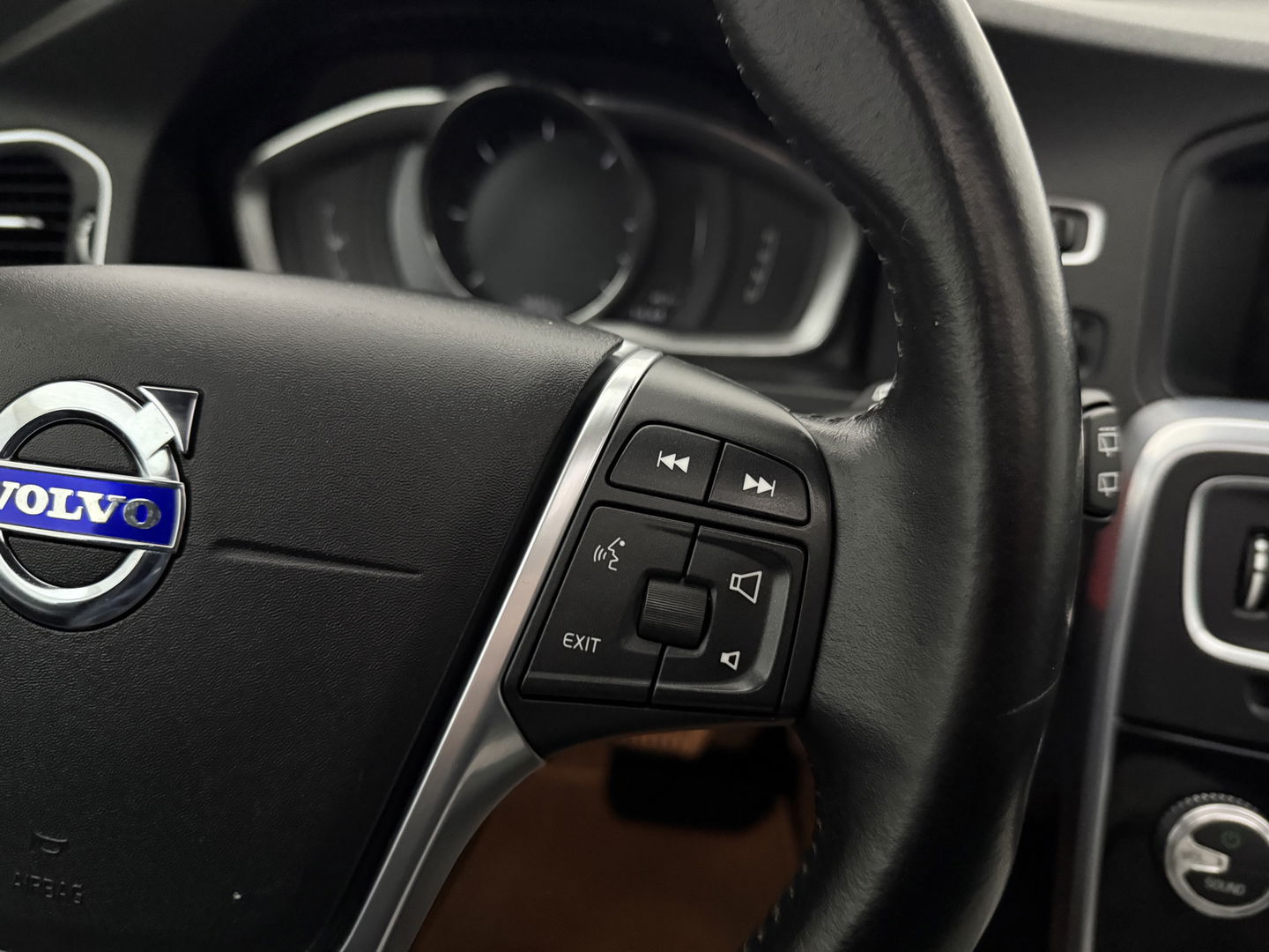 Volvo V60 2.4 D6 Twin Engine R-Design | 221PK | Pano | Memory | Clima | Adap.Cruise | Camera | Navi | Trekh. | Stoelverw.