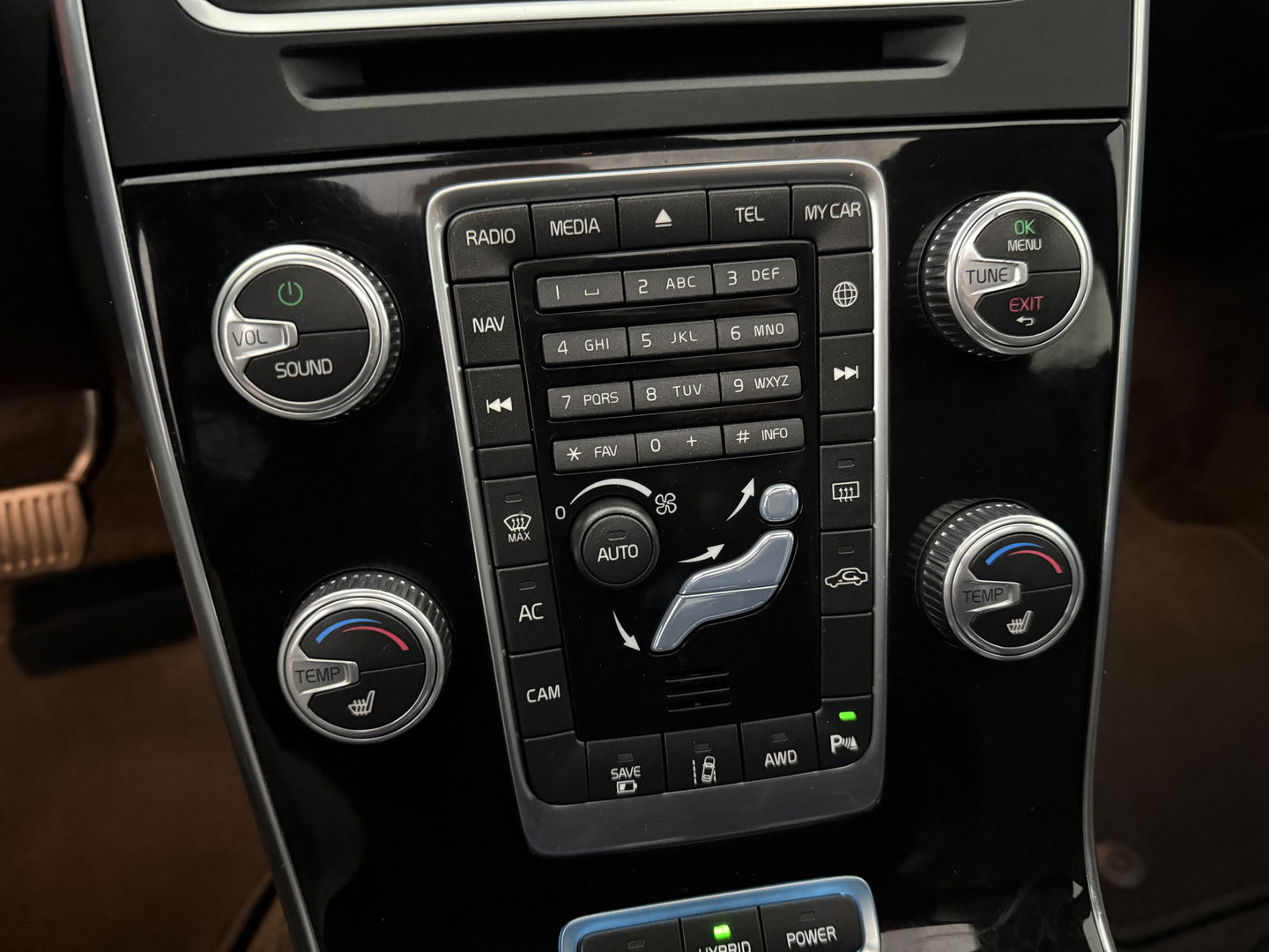 Volvo V60 2.4 D6 Twin Engine R-Design | 221PK | Pano | Memory | Clima | Adap.Cruise | Camera | Navi | Trekh. | Stoelverw.