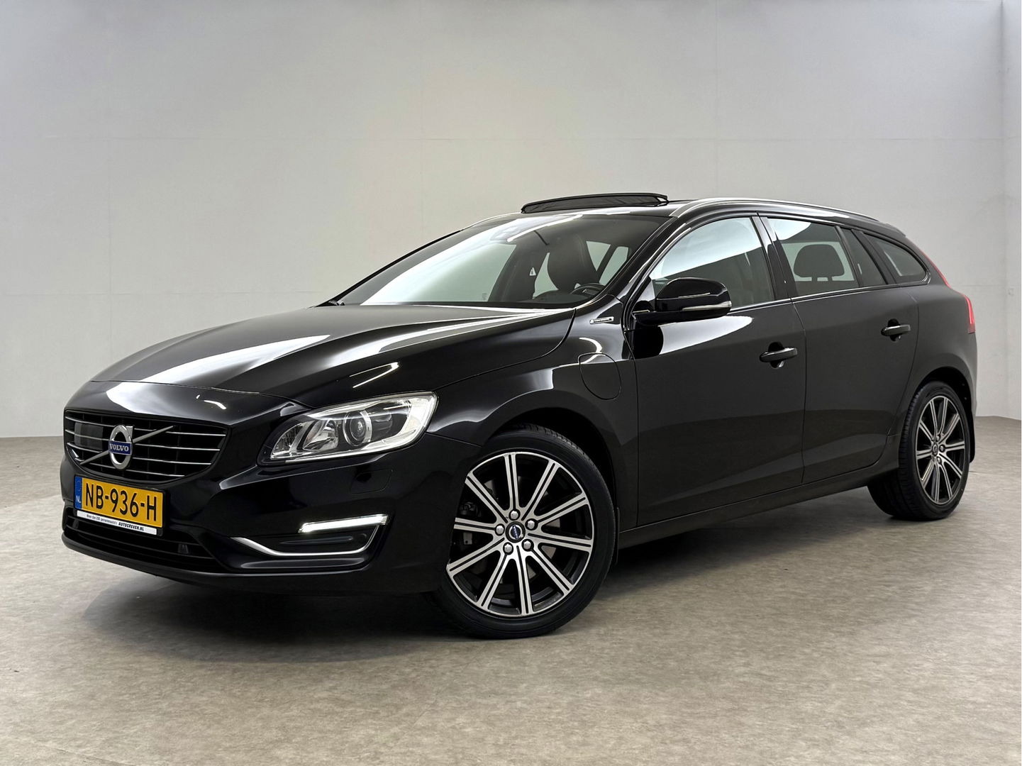 Volvo V60 2.4 D6 Twin Engine R-Design | 221PK | Pano | Memory | Clima | Adap.Cruise | Camera | Navi | Trekh. | Stoelverw.
