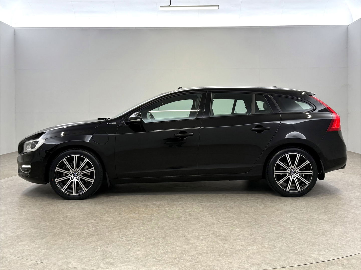 Volvo V60 2.4 D6 Twin Engine R-Design | 221PK | Pano | Memory | Clima | Adap.Cruise | Camera | Navi | Trekh. | Stoelverw.