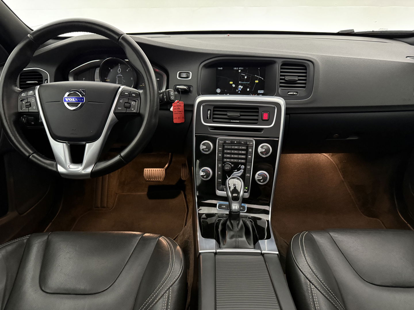 Volvo V60 2.4 D6 Twin Engine R-Design | 221PK | Pano | Memory | Clima | Adap.Cruise | Camera | Navi | Trekh. | Stoelverw.