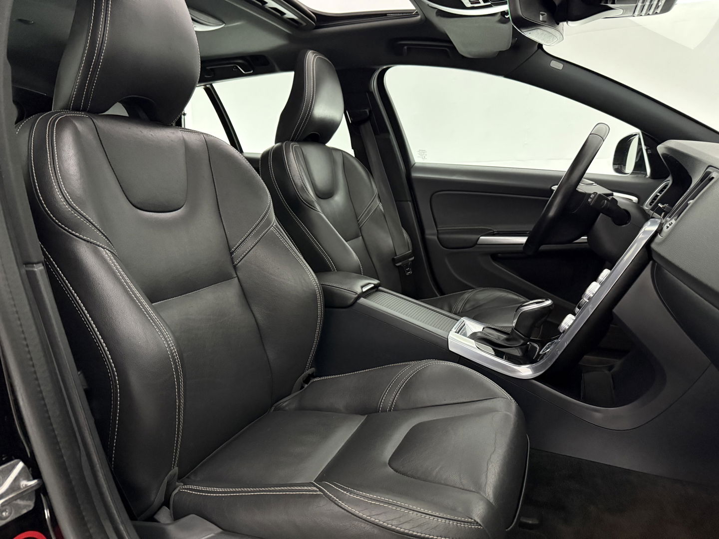 Volvo V60 2.4 D6 Twin Engine R-Design | 221PK | Pano | Memory | Clima | Adap.Cruise | Camera | Navi | Trekh. | Stoelverw.