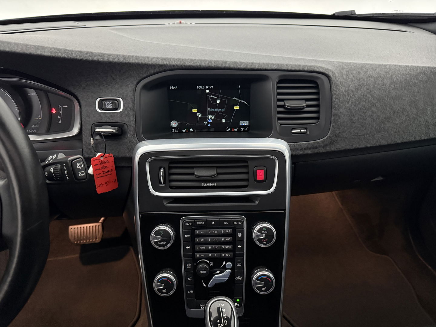 Volvo V60 2.4 D6 Twin Engine R-Design | 221PK | Pano | Memory | Clima | Adap.Cruise | Camera | Navi | Trekh. | Stoelverw.