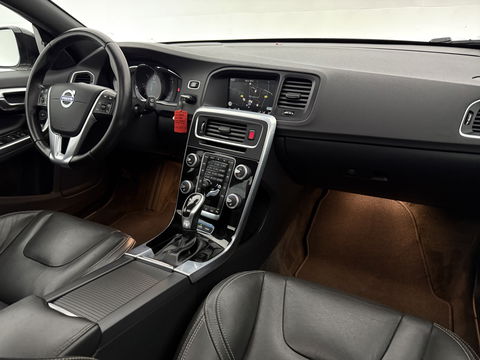 Volvo V60 2.4 D6 Twin Engine R-Design | 221PK | Pano | Memory | Clima | Adap.Cruise | Camera | Navi | Trekh. | Stoelverw.