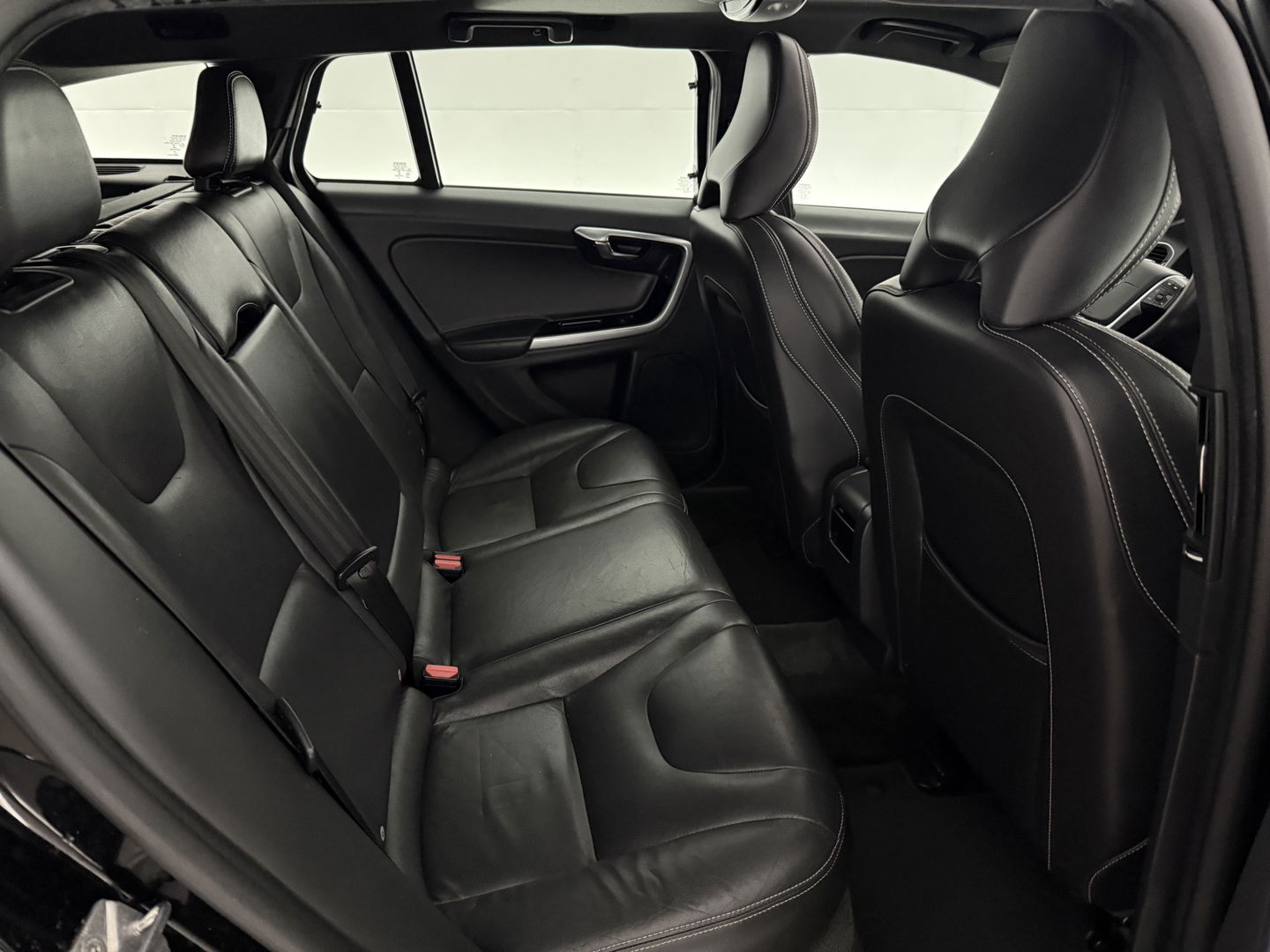 Volvo V60 2.4 D6 Twin Engine R-Design | 221PK | Pano | Memory | Clima | Adap.Cruise | Camera | Navi | Trekh. | Stoelverw.