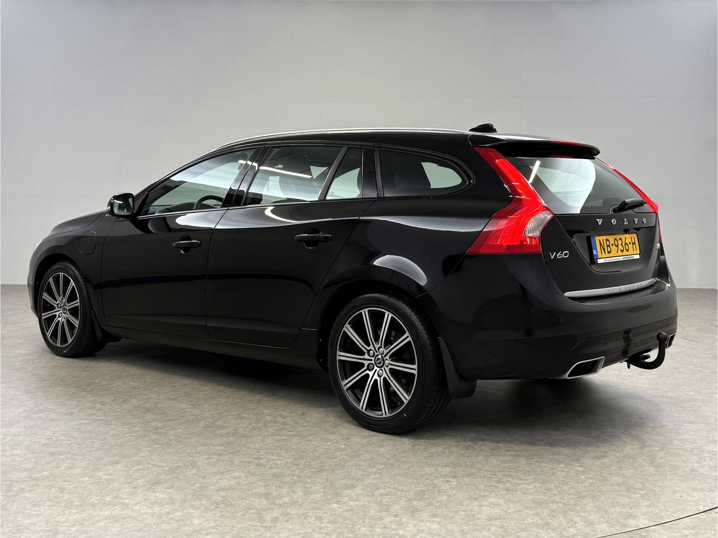 Volvo V60 2.4 D6 Twin Engine R-Design | 221PK | Pano | Memory | Clima | Adap.Cruise | Camera | Navi | Trekh. | Stoelverw.