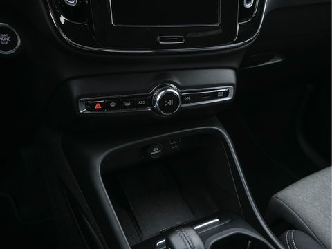 Volvo XC40 1.5 T5 Recharge Business Pro ( PLUG-IN ) (INCL-BTW) *AUT | NAVI-FULLMAP | DIGI-COCKPIT | CLIMA | KEYLESS | DAB | HEATED-SPORTSEATS | FULL-LED | ADAPTIVE-CRUISE | CAMERA | 18'' ALU*