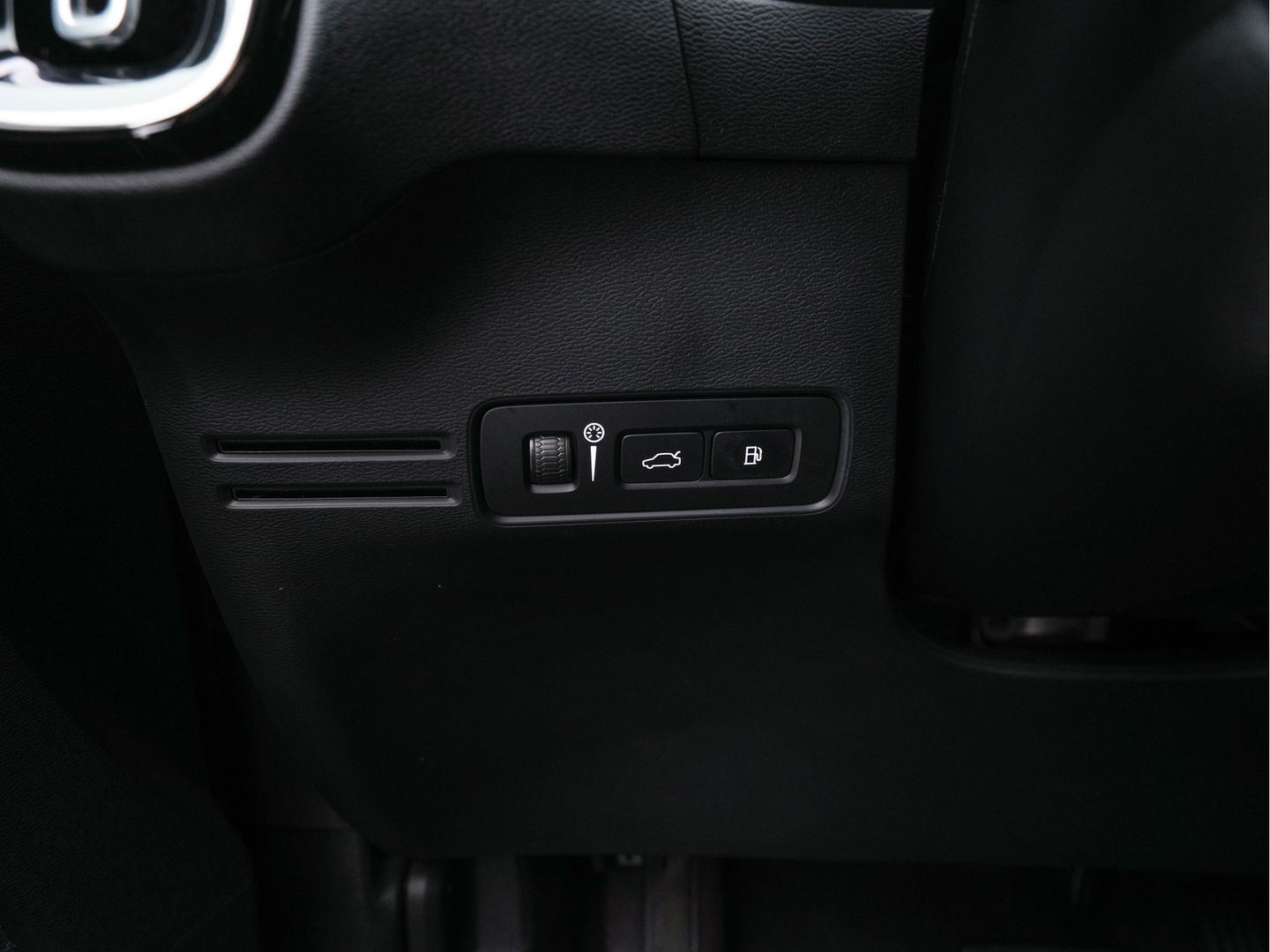 Volvo XC40 1.5 T5 Recharge Business Pro ( PLUG-IN ) (INCL-BTW) *AUT | NAVI-FULLMAP | DIGI-COCKPIT | CLIMA | KEYLESS | DAB | HEATED-SPORTSEATS | FULL-LED | ADAPTIVE-CRUISE | CAMERA | 18'' ALU*