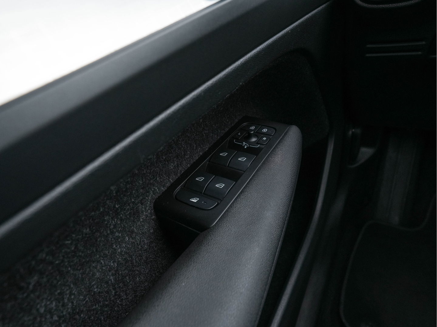 Volvo XC40 1.5 T5 Recharge Business Pro ( PLUG-IN ) (INCL-BTW) *AUT | NAVI-FULLMAP | DIGI-COCKPIT | CLIMA | KEYLESS | DAB | HEATED-SPORTSEATS | FULL-LED | ADAPTIVE-CRUISE | CAMERA | 18'' ALU*