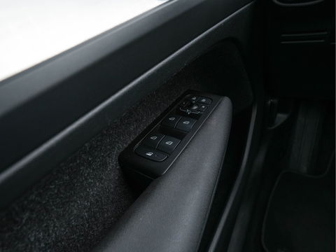 Volvo XC40 1.5 T5 Recharge Business Pro ( PLUG-IN ) (INCL-BTW) *AUT | NAVI-FULLMAP | DIGI-COCKPIT | CLIMA | KEYLESS | DAB | HEATED-SPORTSEATS | FULL-LED | ADAPTIVE-CRUISE | CAMERA | 18'' ALU*