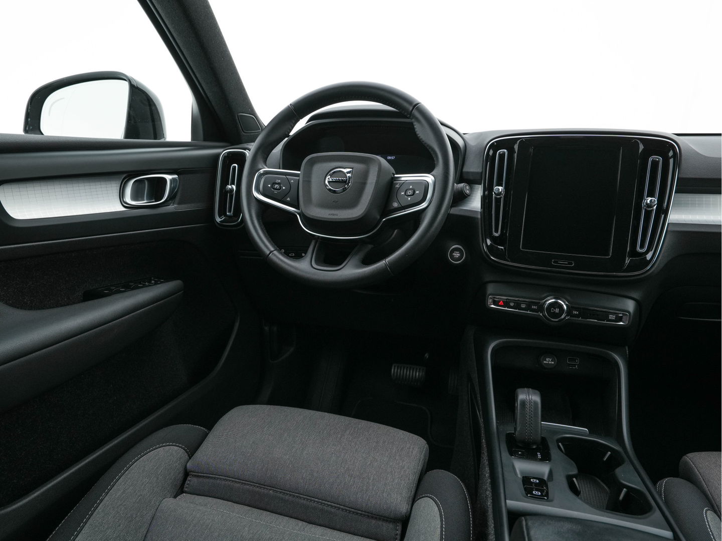 Volvo XC40 1.5 T5 Recharge Business Pro ( PLUG-IN ) (INCL-BTW) *AUT | NAVI-FULLMAP | DIGI-COCKPIT | CLIMA | KEYLESS | DAB | HEATED-SPORTSEATS | FULL-LED | ADAPTIVE-CRUISE | CAMERA | 18'' ALU*