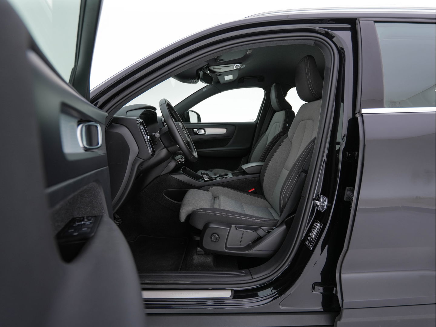 Volvo XC40 1.5 T5 Recharge Business Pro ( PLUG-IN ) (INCL-BTW) *AUT | NAVI-FULLMAP | DIGI-COCKPIT | CLIMA | KEYLESS | DAB | HEATED-SPORTSEATS | FULL-LED | ADAPTIVE-CRUISE | CAMERA | 18'' ALU*