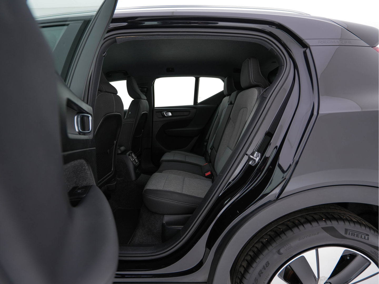 Volvo XC40 1.5 T5 Recharge Business Pro ( PLUG-IN ) (INCL-BTW) *AUT | NAVI-FULLMAP | DIGI-COCKPIT | CLIMA | KEYLESS | DAB | HEATED-SPORTSEATS | FULL-LED | ADAPTIVE-CRUISE | CAMERA | 18'' ALU*