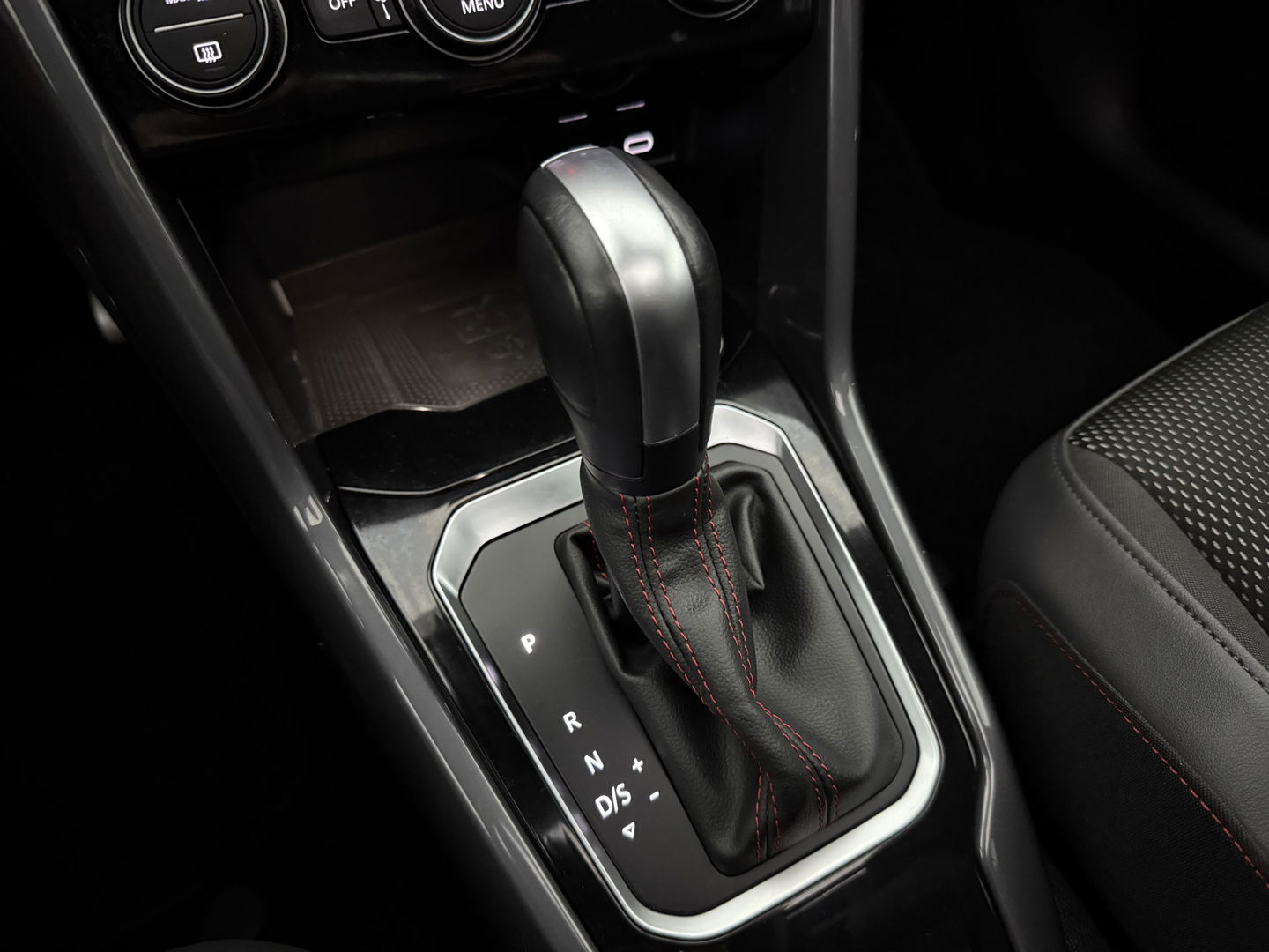 Volkswagen T-Roc 1.5 TSI R-Line | Pano | Sfeer | Virtual | Trekh. | Carplay | Adap. Cruise | Navi | NAP