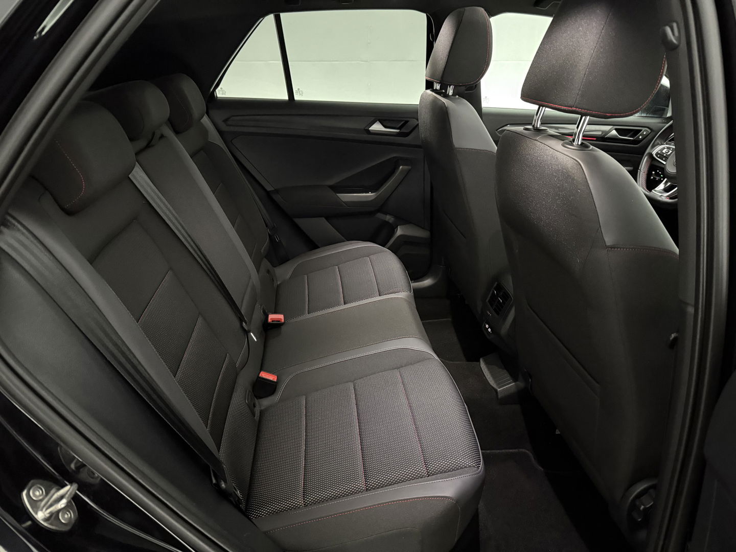 Volkswagen T-Roc 1.5 TSI R-Line | Pano | Sfeer | Virtual | Trekh. | Carplay | Adap. Cruise | Navi | NAP