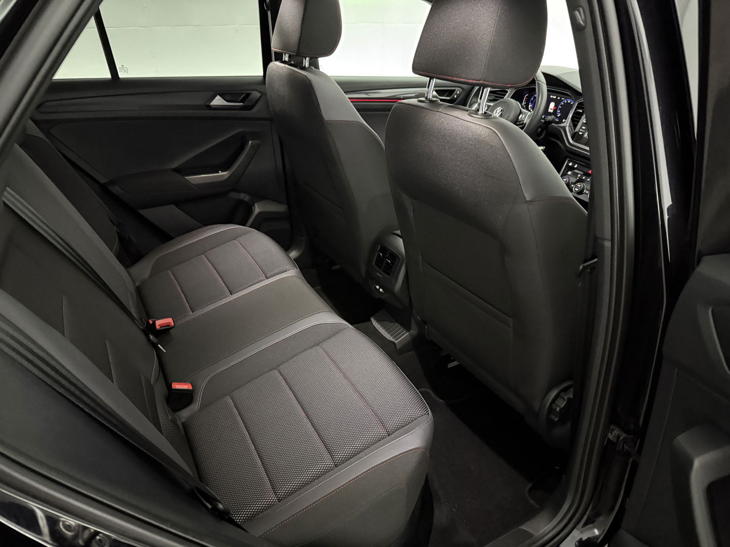 Volkswagen T-Roc 1.5 TSI R-Line | Pano | Sfeer | Virtual | Trekh. | Carplay | Adap. Cruise | Navi | NAP