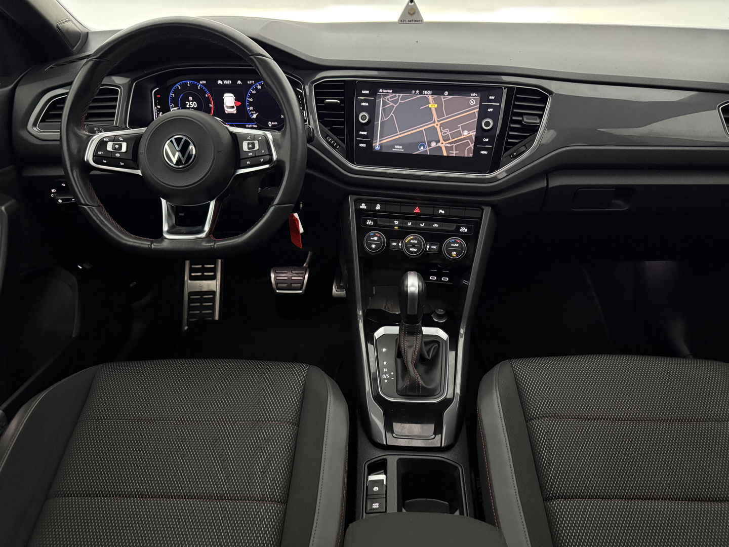 Volkswagen T-Roc 1.5 TSI R-Line | Pano | Sfeer | Virtual | Trekh. | Carplay | Adap. Cruise | Navi | NAP