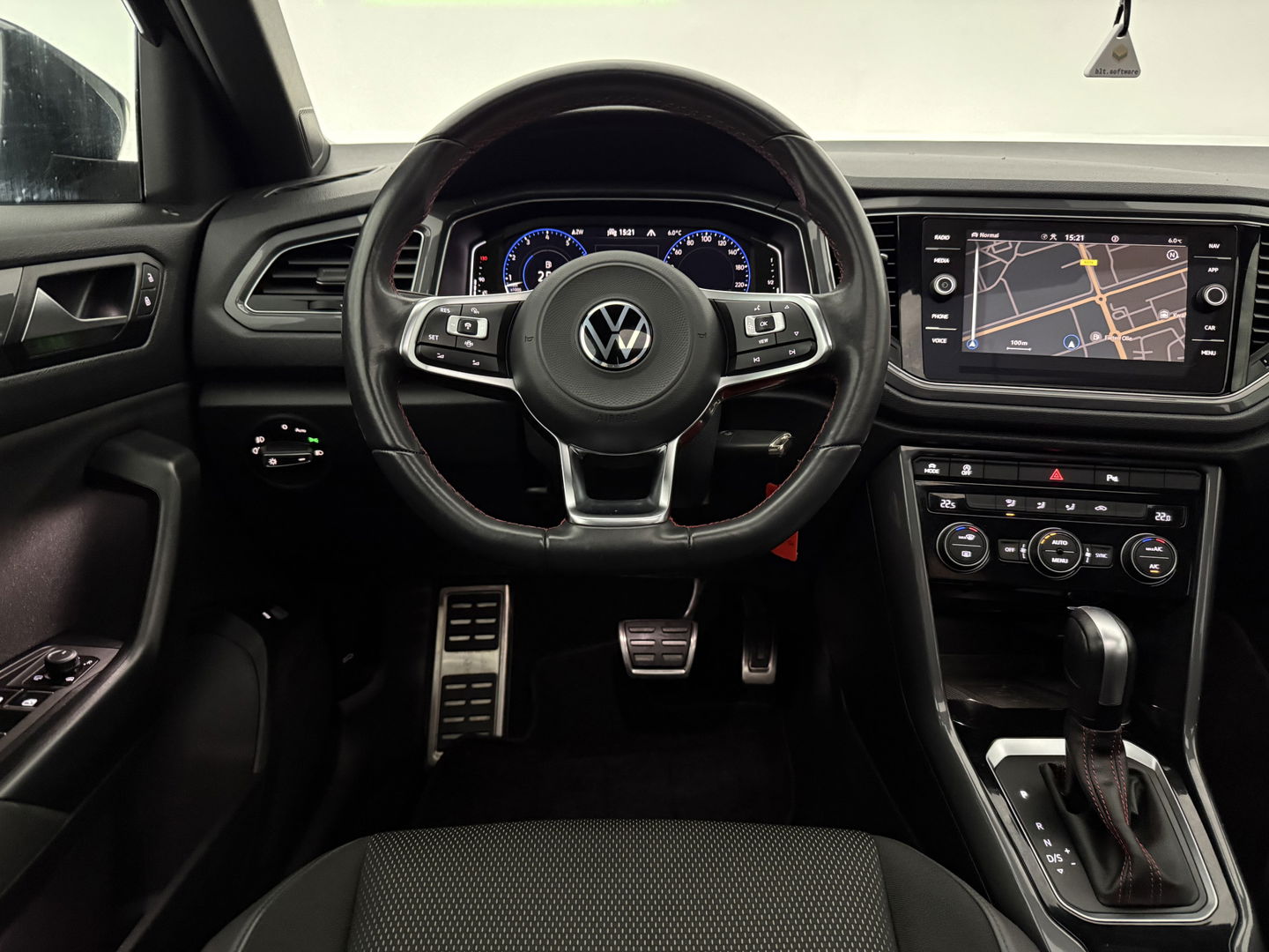 Volkswagen T-Roc 1.5 TSI R-Line | Pano | Sfeer | Virtual | Trekh. | Carplay | Adap. Cruise | Navi | NAP