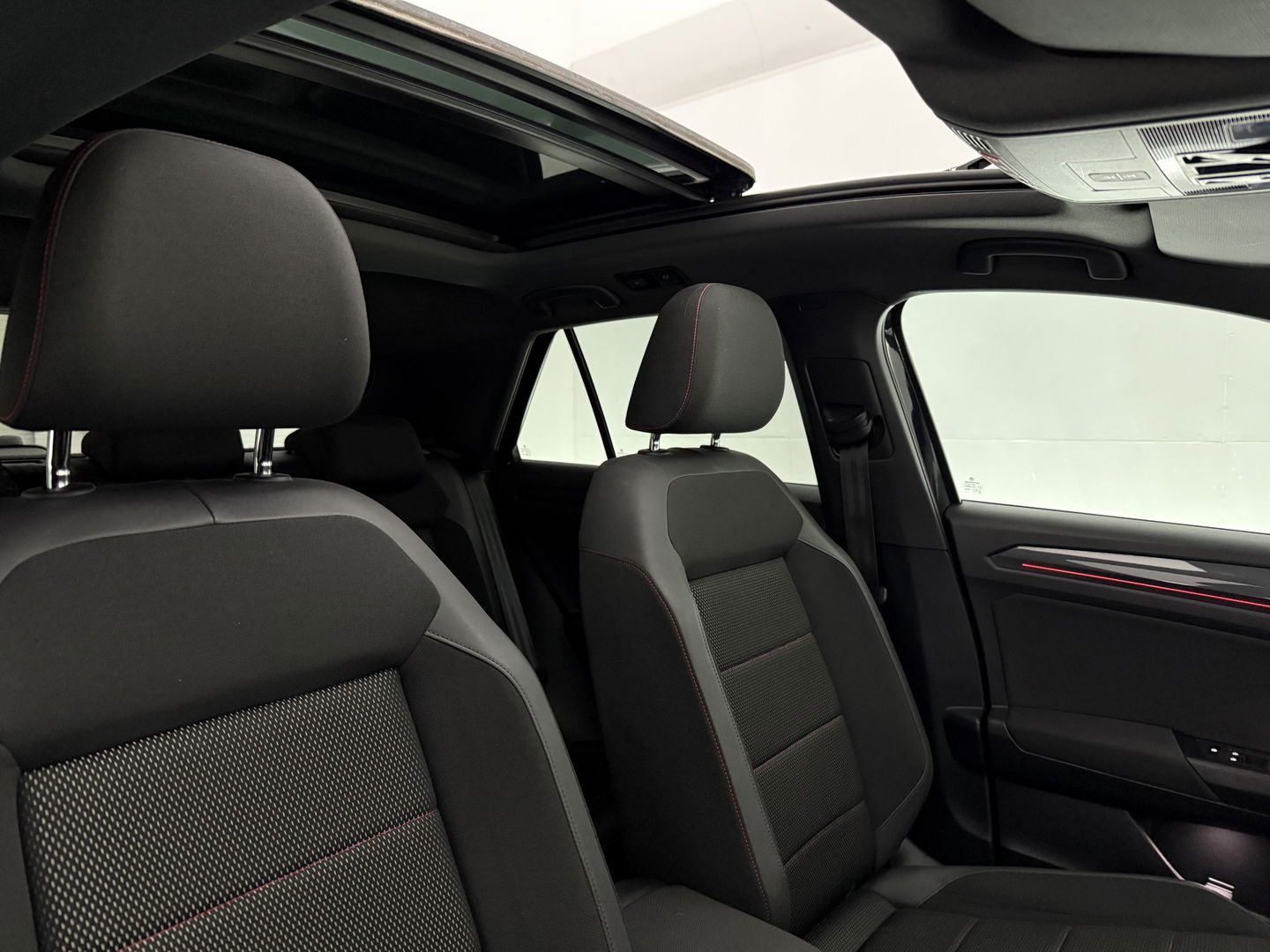 Volkswagen T-Roc 1.5 TSI R-Line | Pano | Sfeer | Virtual | Trekh. | Carplay | Adap. Cruise | Navi | NAP