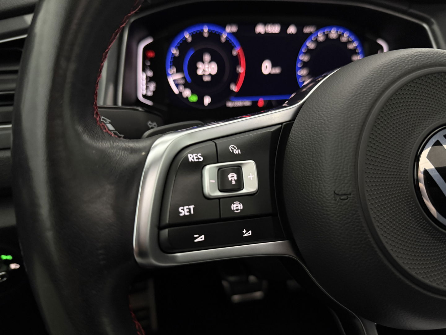 Volkswagen T-Roc 1.5 TSI R-Line | Pano | Sfeer | Virtual | Trekh. | Carplay | Adap. Cruise | Navi | NAP