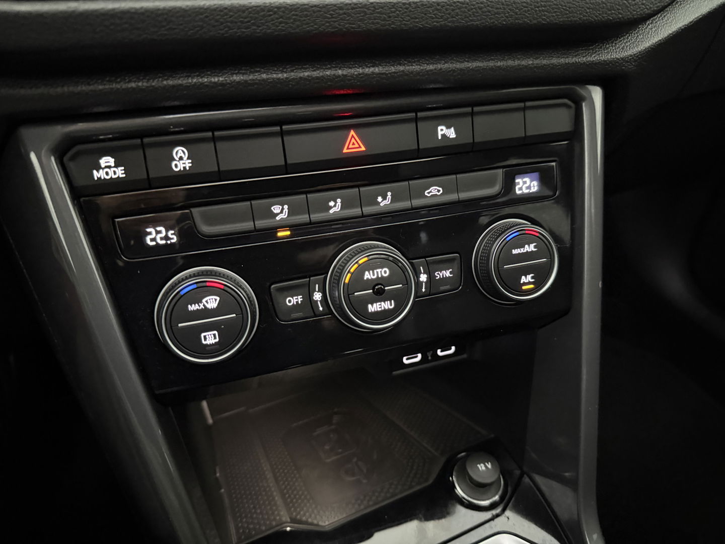 Volkswagen T-Roc 1.5 TSI R-Line | Pano | Sfeer | Virtual | Trekh. | Carplay | Adap. Cruise | Navi | NAP