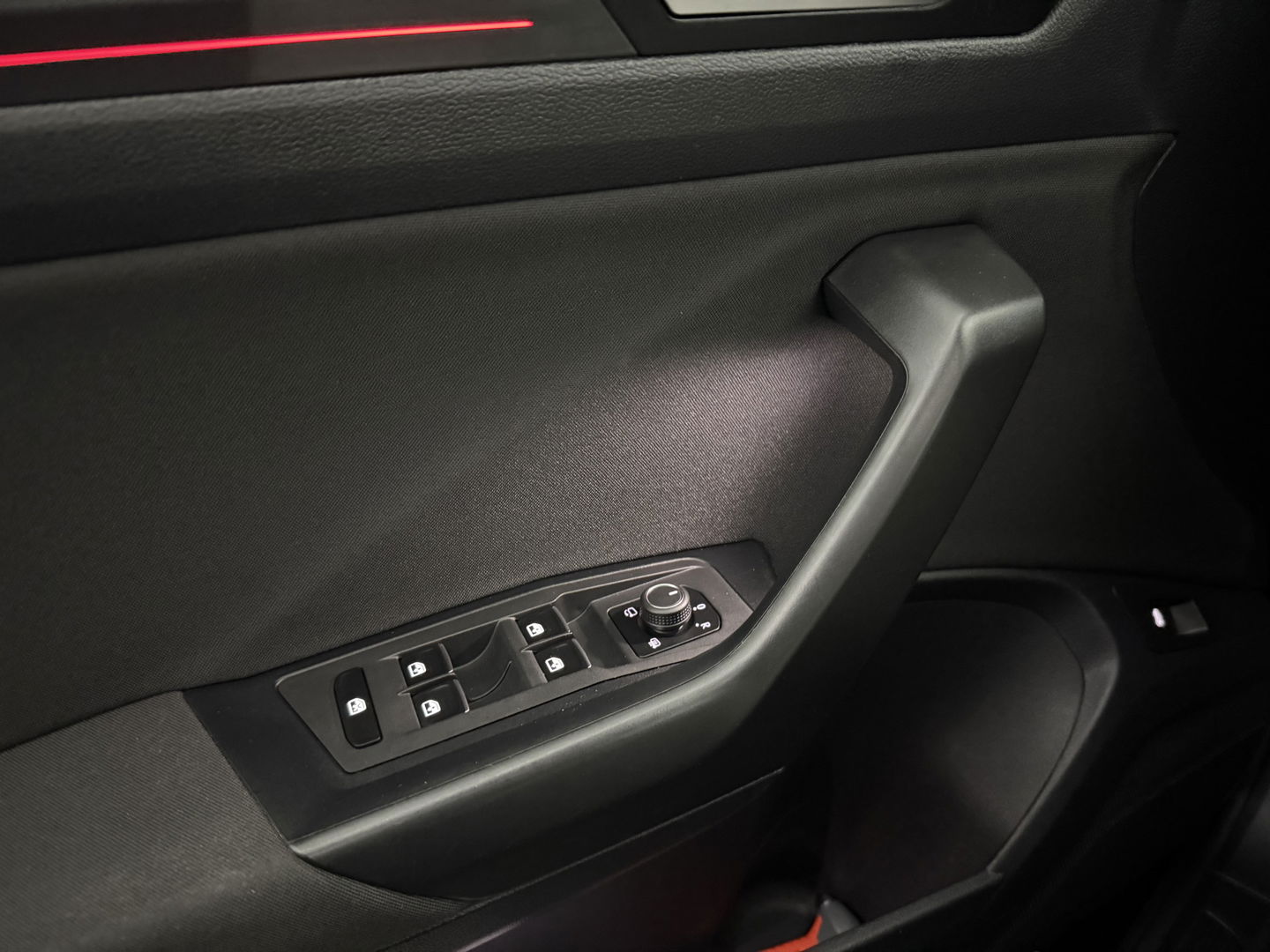 Volkswagen T-Roc 1.5 TSI R-Line | Pano | Sfeer | Virtual | Trekh. | Carplay | Adap. Cruise | Navi | NAP