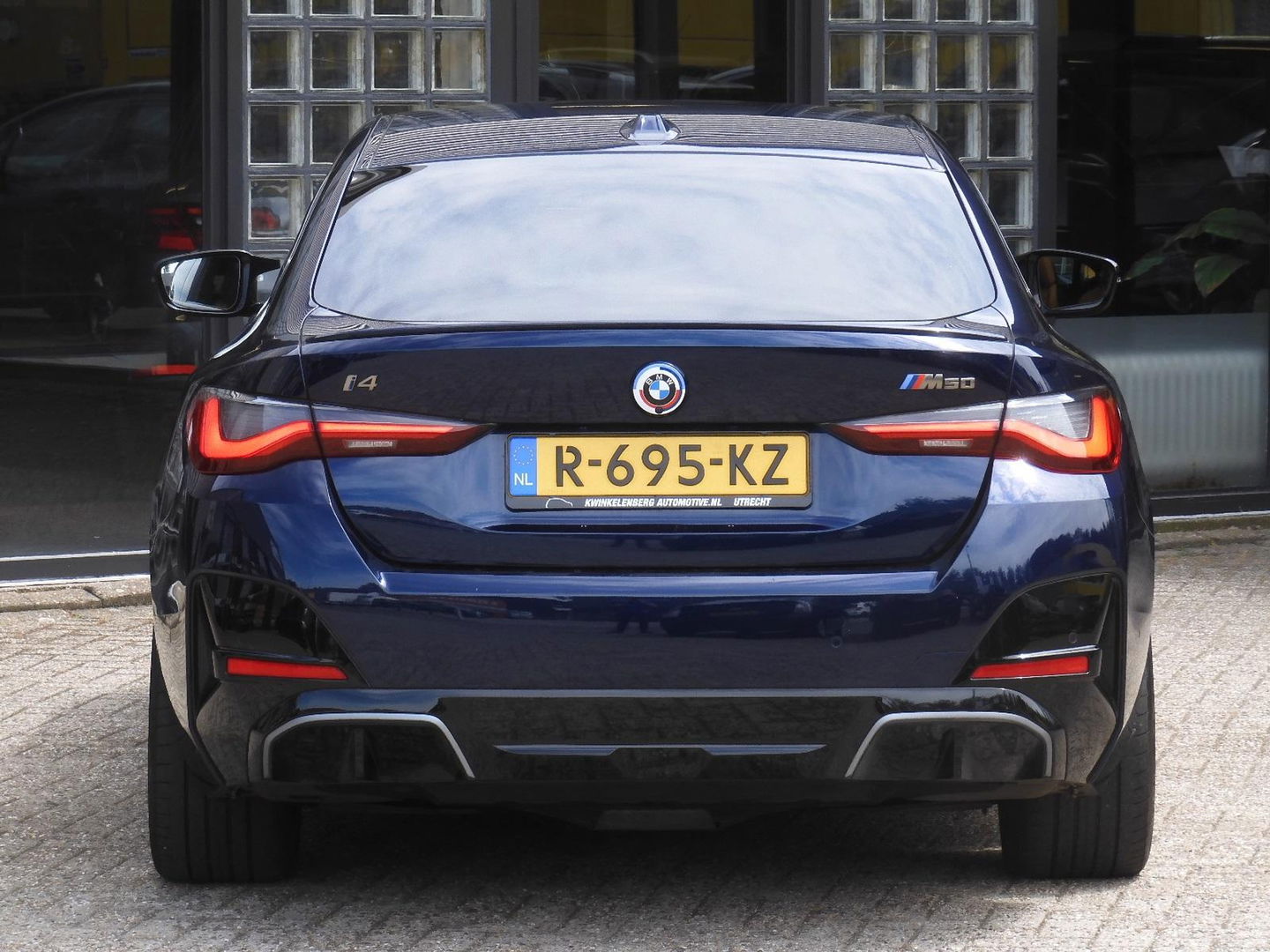 BMW i4 M50 M-SPORT/ KUIPSTOELEN/ SCHUIFDAK/ 20INCH/ HUD