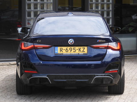 BMW i4 M50 M-SPORT/ KUIPSTOELEN/ SCHUIFDAK/ 20INCH/ HUD