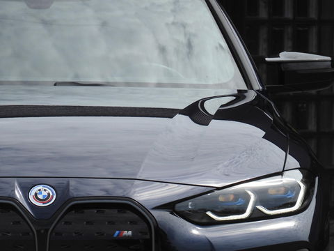 BMW i4 M50 M-SPORT/ KUIPSTOELEN/ SCHUIFDAK/ 20INCH/ HUD