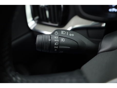 Volvo V60 2.0 T8 Recharge AWD Inscription 390PK | Pano-dak | ACC | Elek. Trekhaak | Camera | Stoel + stuurverw. | 19 inch