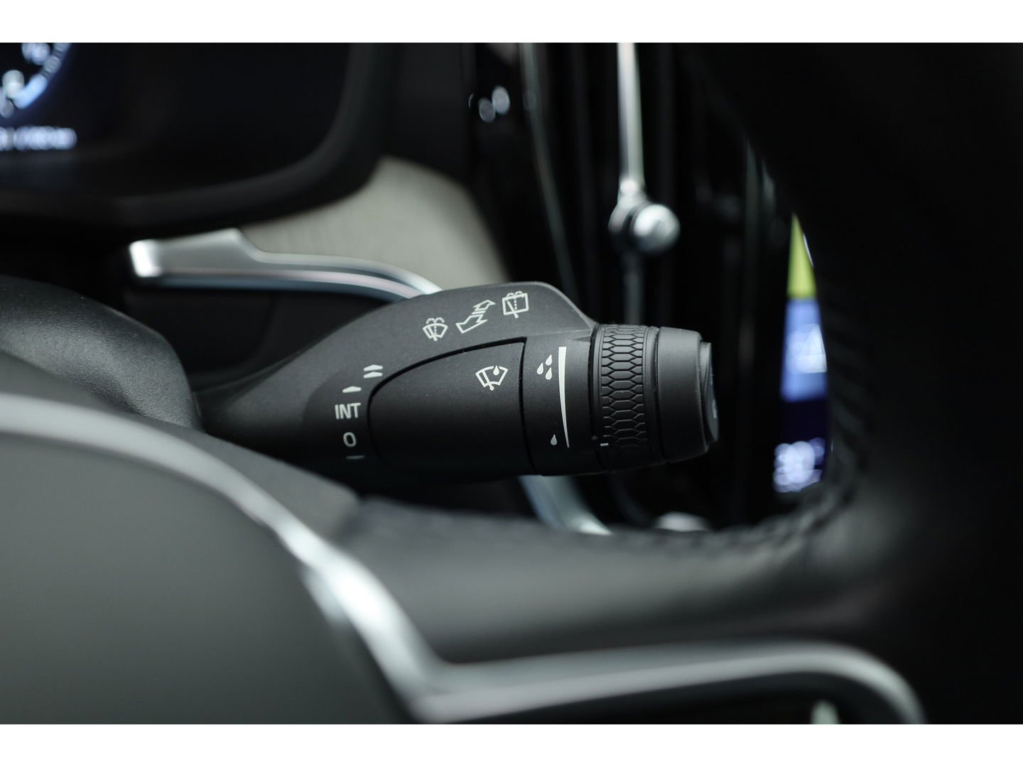 Volvo V60 2.0 T8 Recharge AWD Inscription 390PK | Pano-dak | ACC | Elek. Trekhaak | Camera | Stoel + stuurverw. | 19 inch