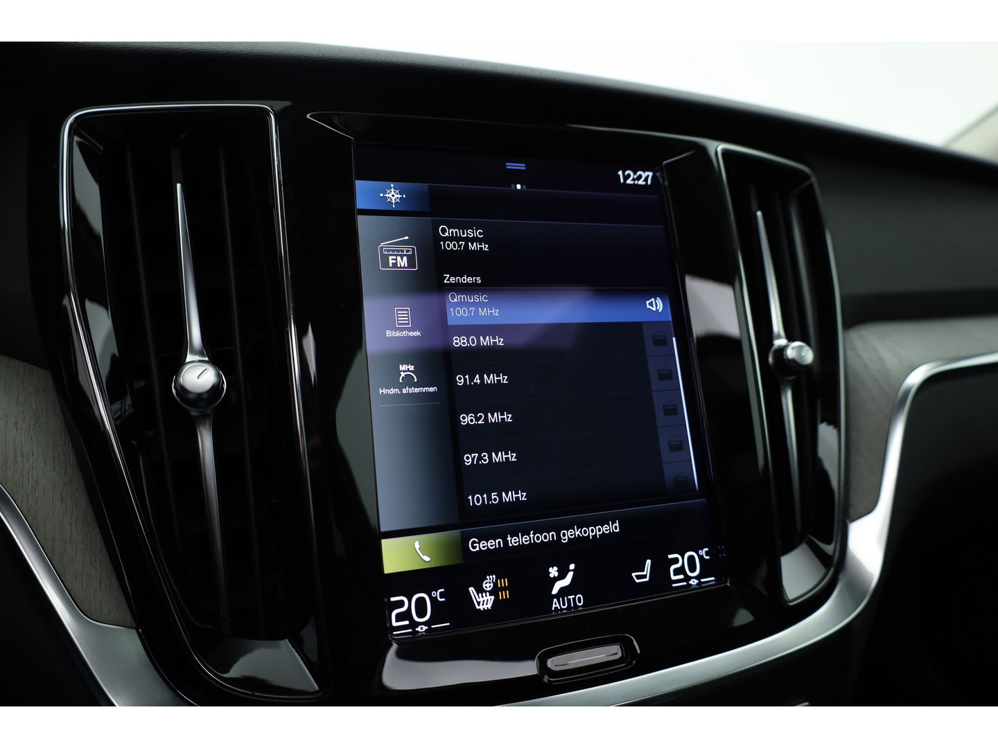 Volvo V60 2.0 T8 Recharge AWD Inscription 390PK | Pano-dak | ACC | Elek. Trekhaak | Camera | Stoel + stuurverw. | 19 inch