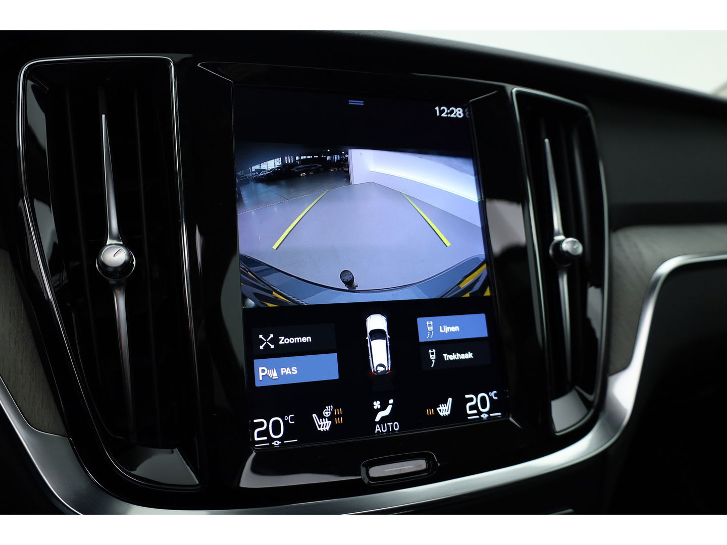 Volvo V60 2.0 T8 Recharge AWD Inscription 390PK | Pano-dak | ACC | Elek. Trekhaak | Camera | Stoel + stuurverw. | 19 inch