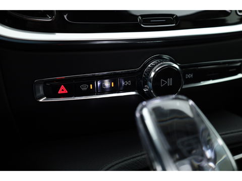 Volvo V60 2.0 T8 Recharge AWD Inscription 390PK | Pano-dak | ACC | Elek. Trekhaak | Camera | Stoel + stuurverw. | 19 inch