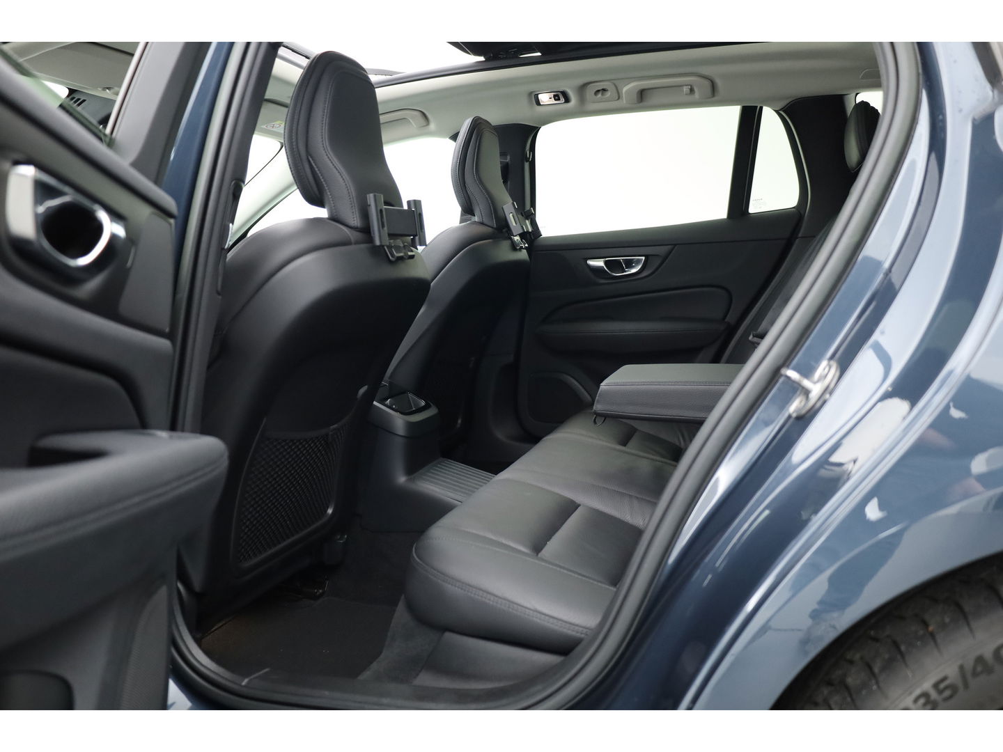 Volvo V60 2.0 T8 Recharge AWD Inscription 390PK | Pano-dak | ACC | Elek. Trekhaak | Camera | Stoel + stuurverw. | 19 inch