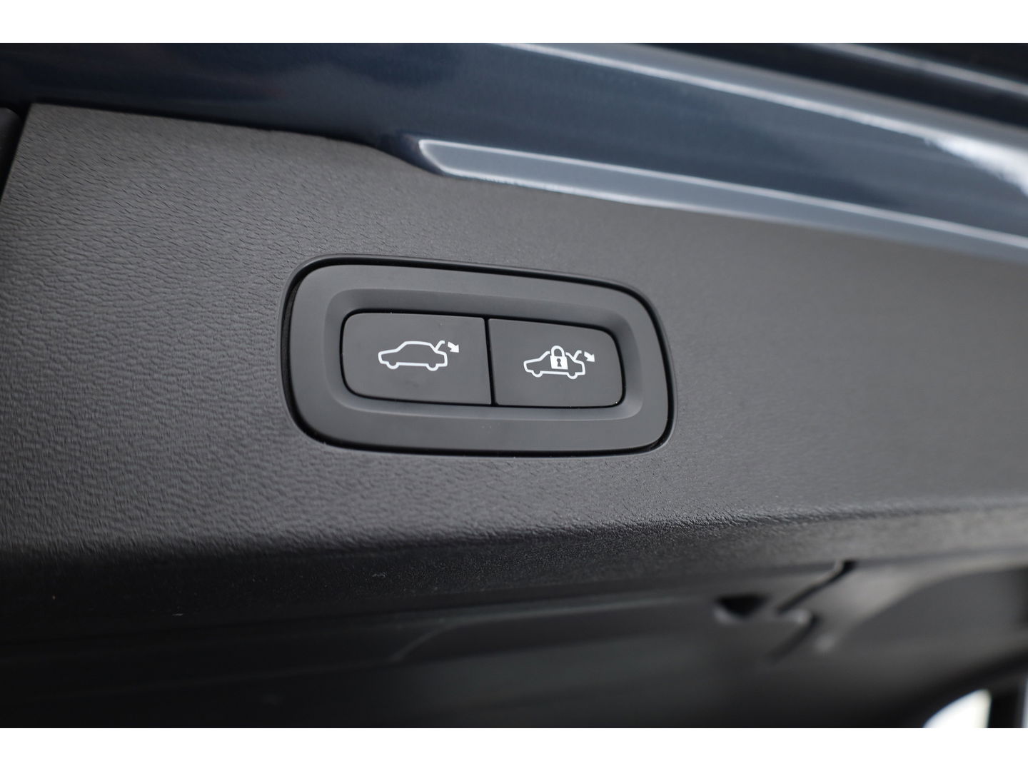 Volvo V60 2.0 T8 Recharge AWD Inscription 390PK | Pano-dak | ACC | Elek. Trekhaak | Camera | Stoel + stuurverw. | 19 inch