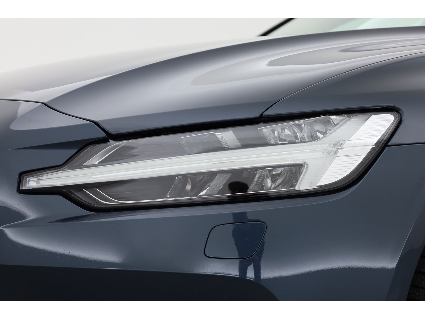 Volvo V60 2.0 T8 Recharge AWD Inscription 390PK | Pano-dak | ACC | Elek. Trekhaak | Camera | Stoel + stuurverw. | 19 inch