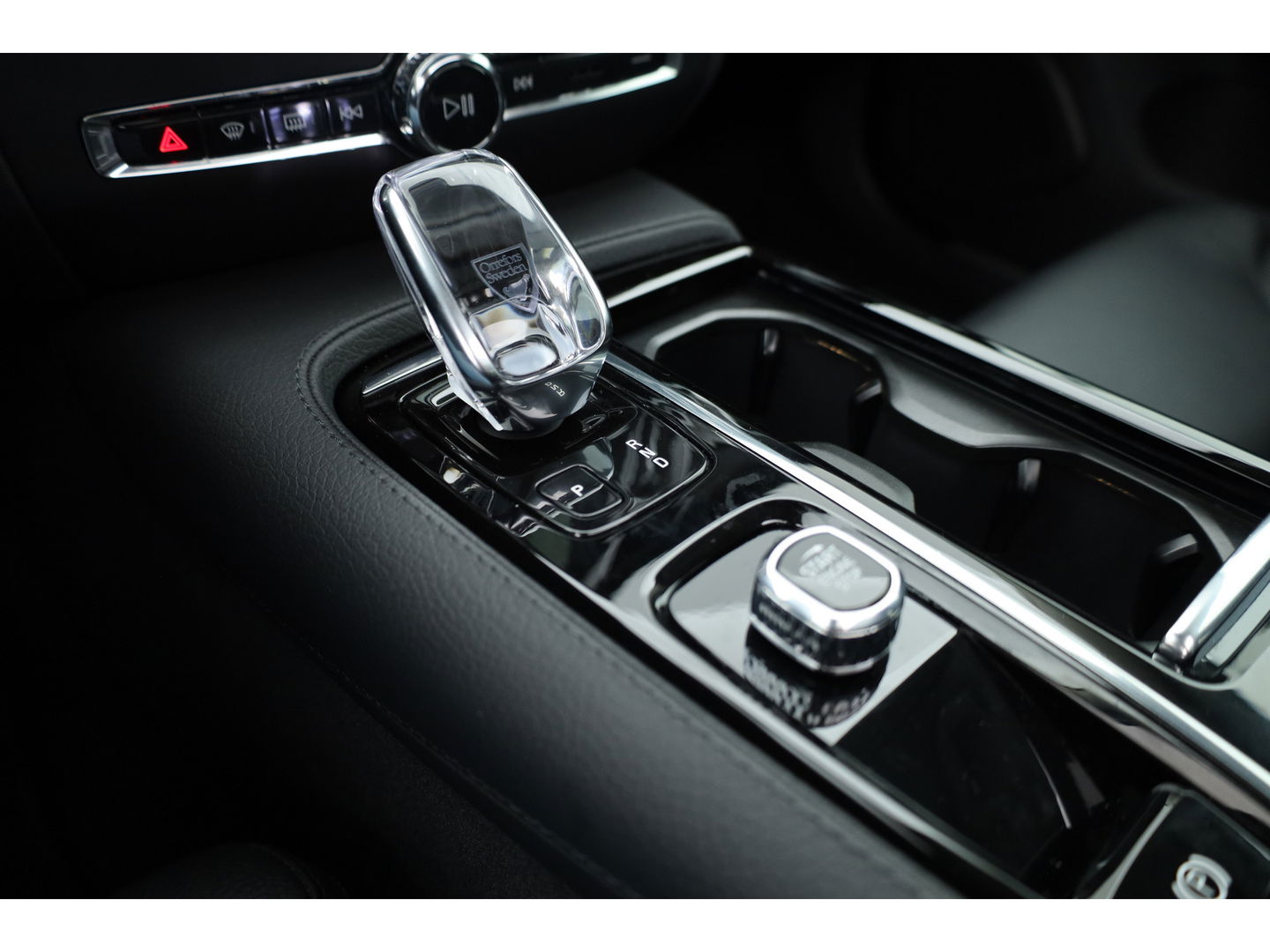 Volvo V60 2.0 T8 Recharge AWD Inscription 390PK | Pano-dak | ACC | Elek. Trekhaak | Camera | Stoel + stuurverw. | 19 inch