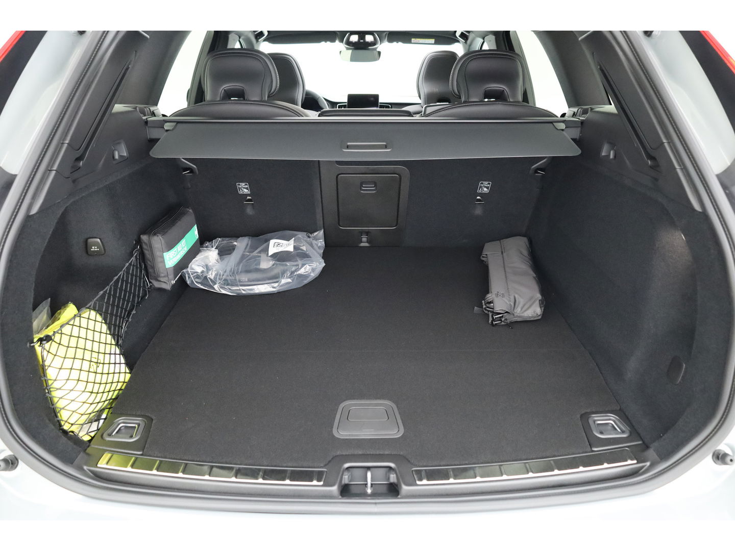 Volvo XC60 T8 Plug-in hybrid Ultra Black Edition | Facelift | Pano | HUD | Harman Kardon | Memory Seats | Pilot Assist | 360cam