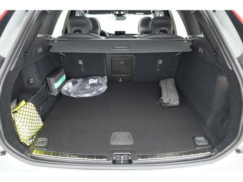 Volvo XC60 T8 Plug-in hybrid Ultra Black Edition | Facelift | Pano | HUD | Harman Kardon | Memory Seats | Pilot Assist | 360cam